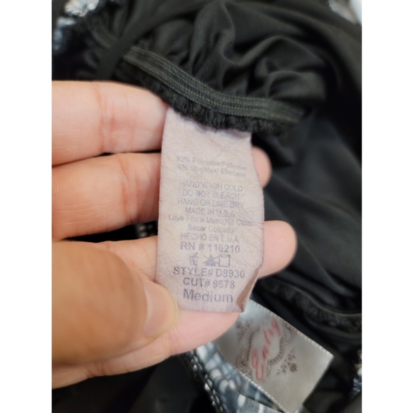 Entry dress size medium - Picture 7 of 7